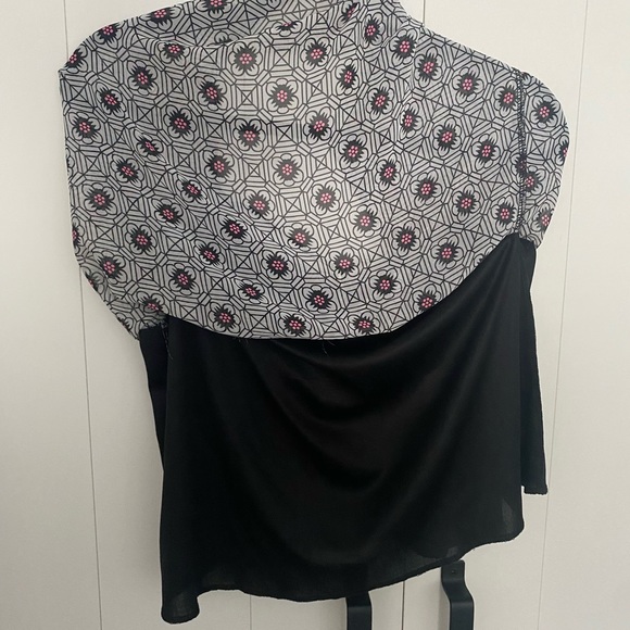 Lovely top - Picture 4 of 4